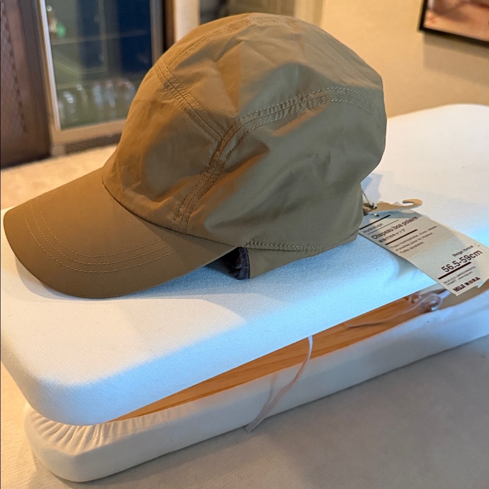 NEw with tags Hydrofuge water resistant cap w ear flaps